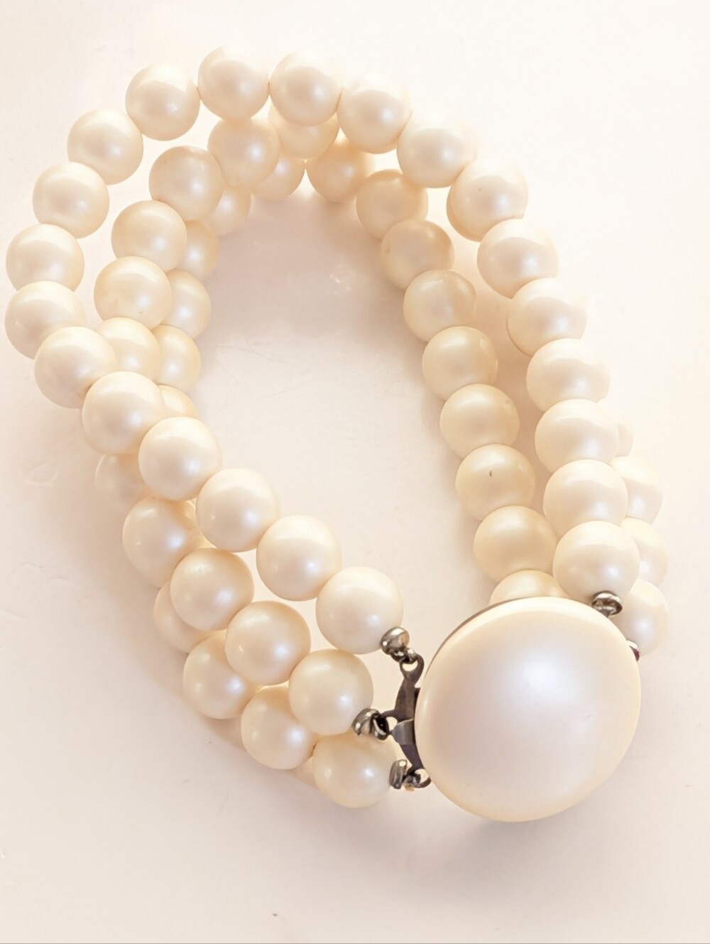 Vintage 1950s Retro Pin Up Triple Strand Box Clasp Faux Pearl Bracelet